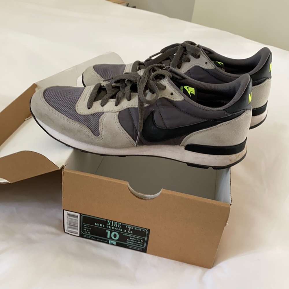 Nike Men’s Gray and Black Sneakers with Neon Accents